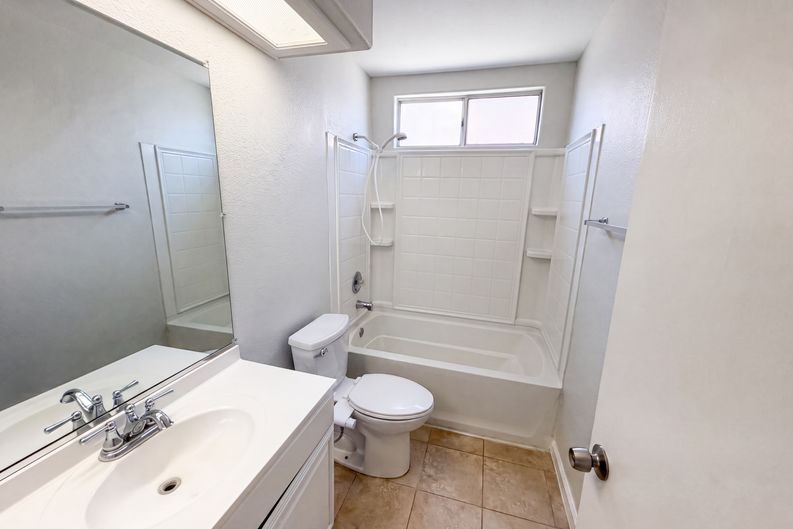 Photo 14 of 23 of 2758 Alne Dr, Hemet, CA