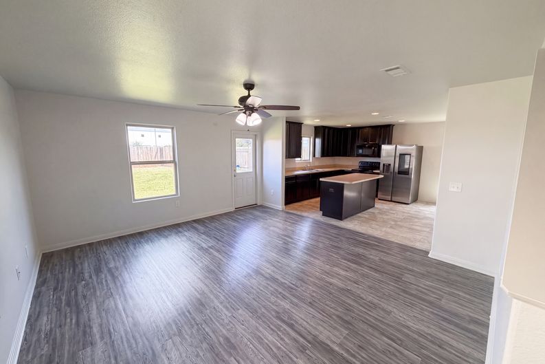 Photo 3 of 25 of 10335 Dawson Hill Ln, Houston, TX
