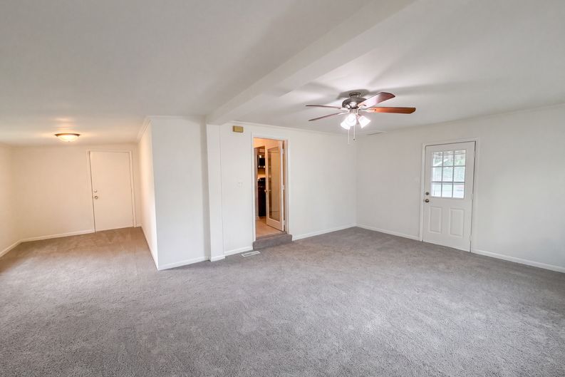 Photo 10 of 32 of 13512 Fitzhugh Ln, Woodbridge, VA