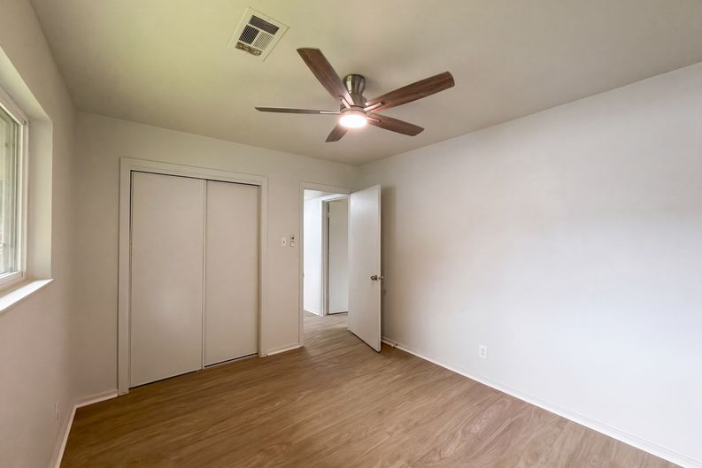 Photo 21 of 33 of 7706 Marinette Dr, Houston, TX