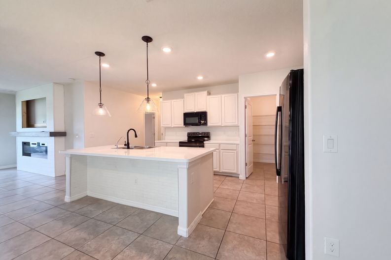 Photo 15 of 42 of 10448 Carloway Hills Dr, Wimauma, FL