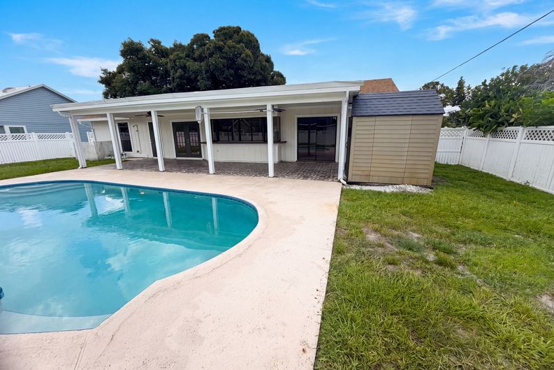 Photo 32 of 38 of 2305 SW Fern Cir, Port Saint Lucie, FL