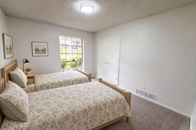 Photo 4 of 20 of 722 S Forest Ln, Duncanville, TX