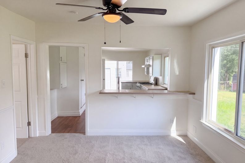 Photo 14 of 17 of 21420 Jefferson St, Farmington Hills, MI