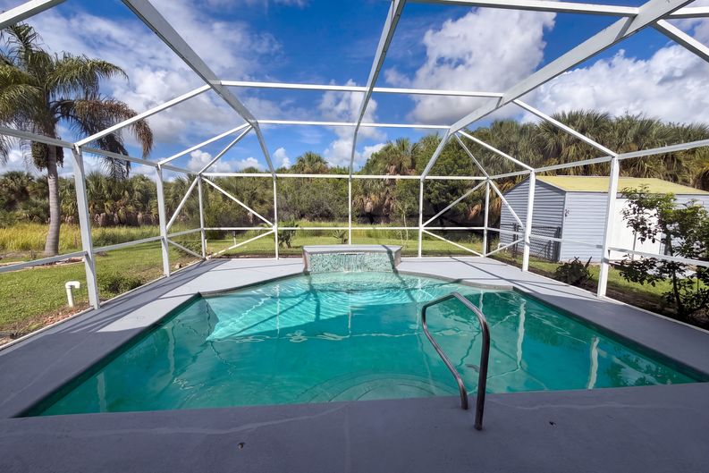 Photo 26 of 30 of 1910 Basinger Ave SW, Palm Bay, FL