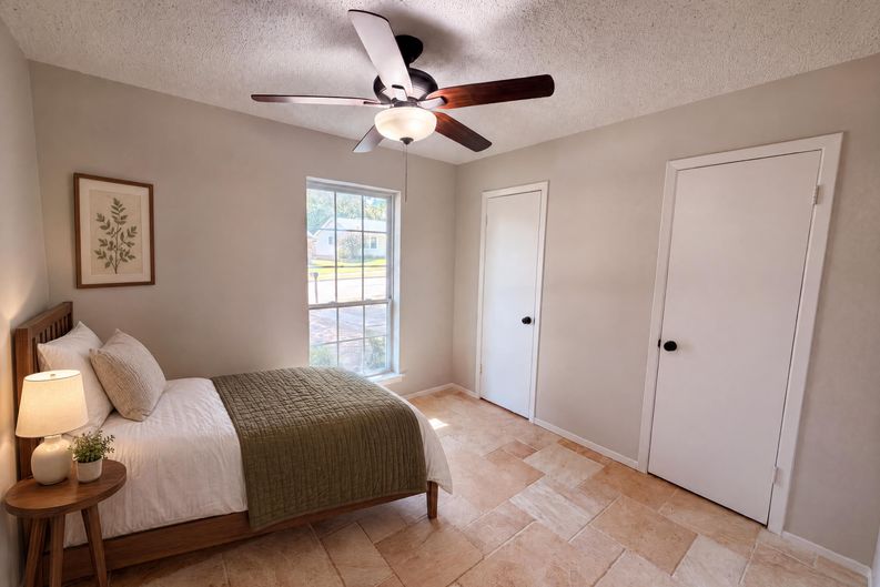 Photo 7 of 17 of 922 Meadowdale Cir, Garland, TX