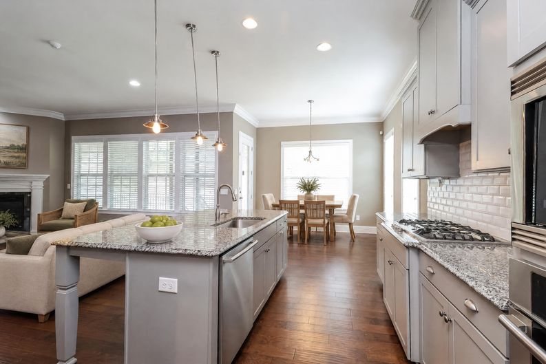 Photo 6 of 37 of 205 N Centurion Ln, Mount Holly, NC