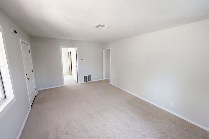 Photo 3 of 17 of 1105 Edgar Ave, Beaumont, CA