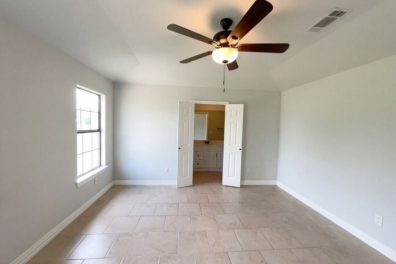 Photo 4 of 17 of 602 Torero Dr, Oak Point, TX