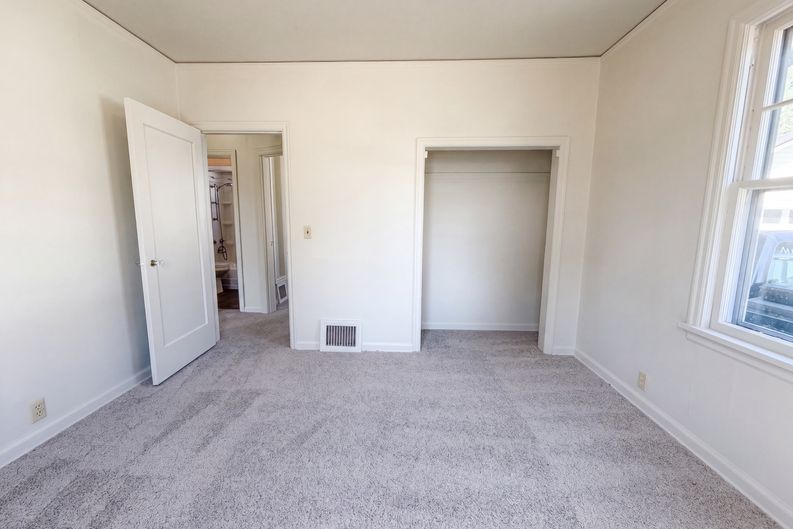 Photo 11 of 20 of 4815 SE 99th Ave, Portland, OR