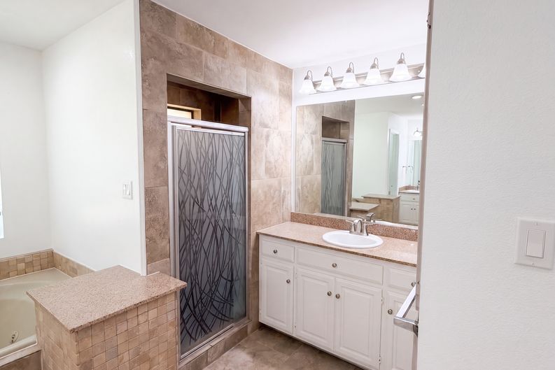 Photo 8 of 23 of 3924 Mesa Dr, Plano, TX