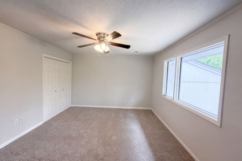 Photo 7 of 16 of 4305 Kaplan Dr, Raleigh, NC