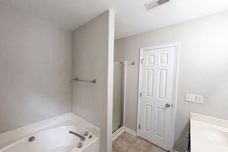 Photo 16 of 21 of 128 Morena Dr, Holly Springs, NC