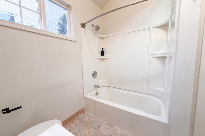 Photo 14 of 20 of 9886 SE 38th Ave, Portland, OR