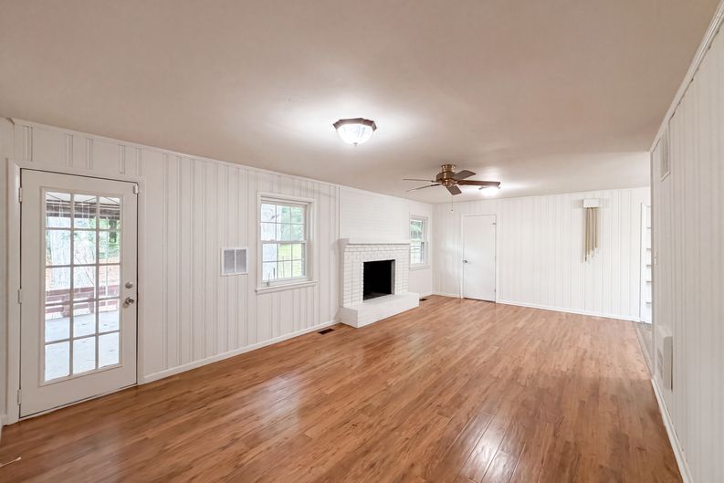Photo 11 of 24 of 210 Pinewood Ln, Stockbridge, GA