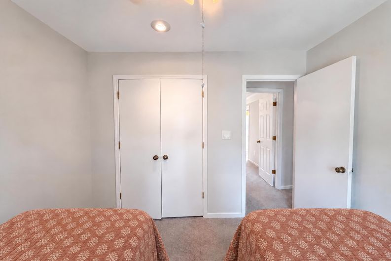 Photo 8 of 19 of 1204 NW Timber Oak Dr, Blue Springs, MO