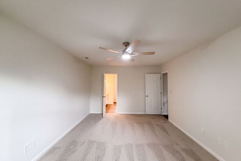 Photo 4 of 30 of 1001 Kingstree Ridge Dr, Winston Salem, NC