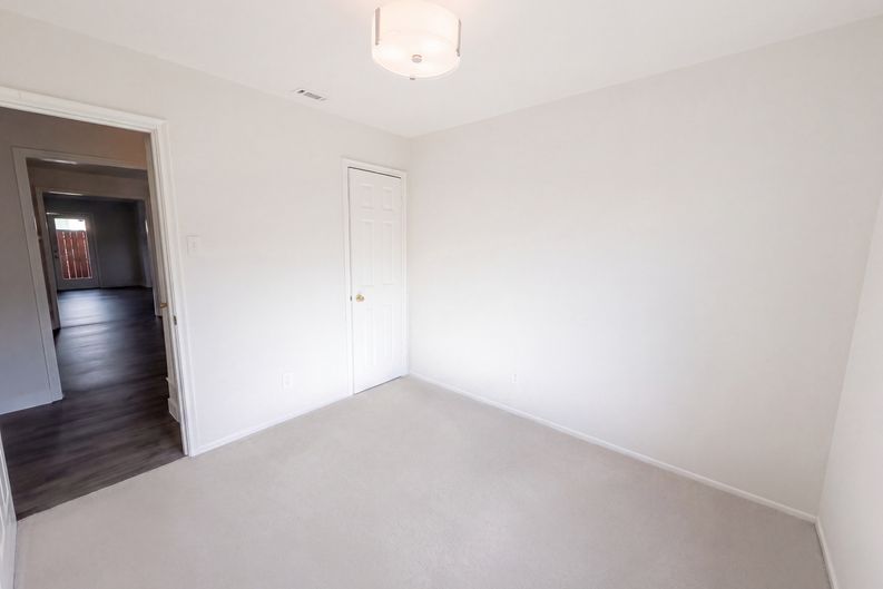 Photo 18 of 23 of 8540 Foxwood Ln, Dallas, TX