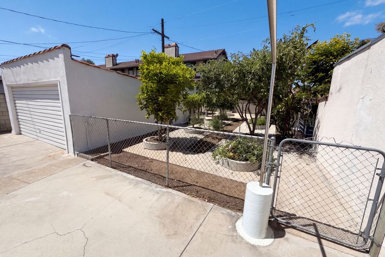 Photo 25 of 31 of 817 S 9th St, Alhambra, CA