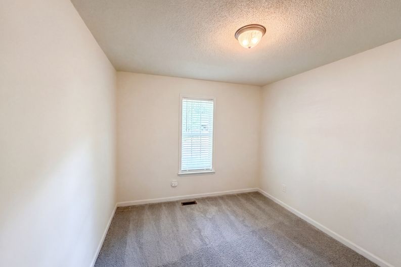 Photo 14 of 19 of 470 Kinsman Ct, Fuquay Varina, NC