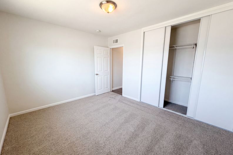 Photo 10 of 17 of 322 E Mariposa Dr, Rialto, CA