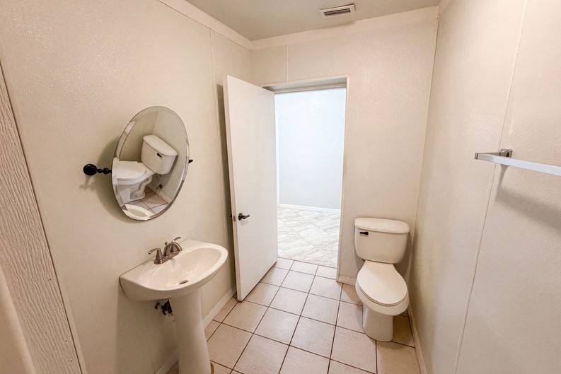 Photo 17 of 27 of 8283 86th Ave, Seminole, FL