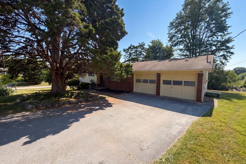 Photo 27 of 29 of 508 Bromley Ln, Knoxville, TN
