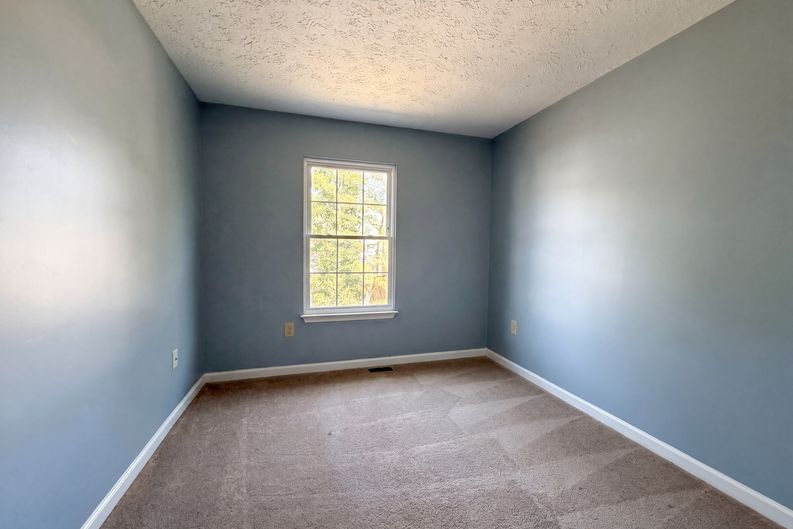 Photo 11 of 41 of 5812 Springfish Pl, Waldorf, MD