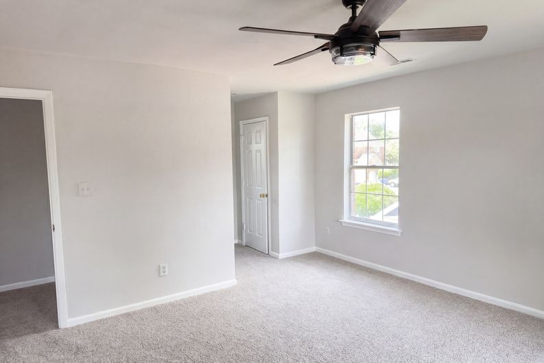 Photo 4 of 25 of 625 E Princess Anne Rd, Norfolk, VA