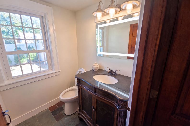 Photo 11 of 19 of 1026 Forbes St, East Hartford, CT