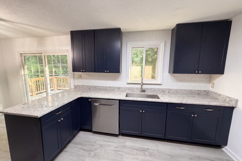 Photo 9 of 27 of 7301 Meadowbrook Cir, Knoxville, TN