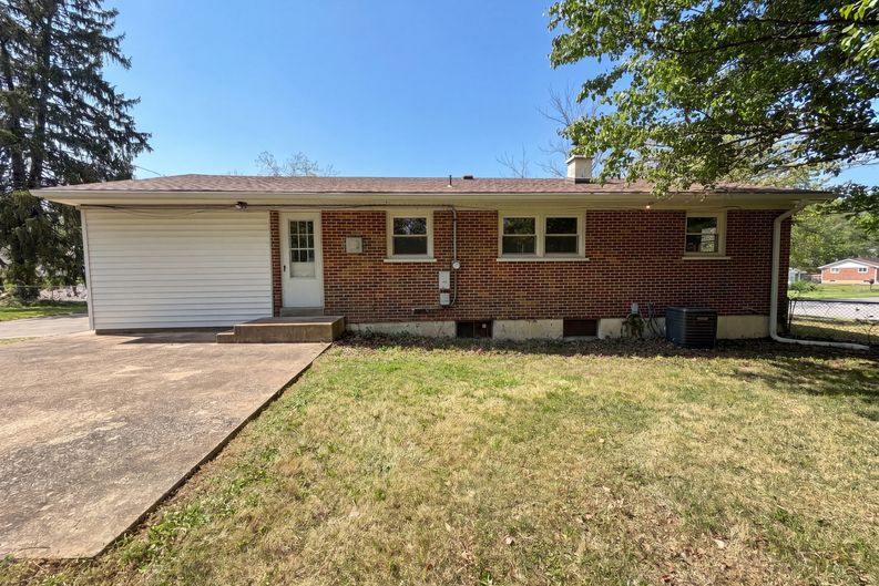 Photo 5 of 19 of 1116 Cunningham Ave, Saint Charles, MO