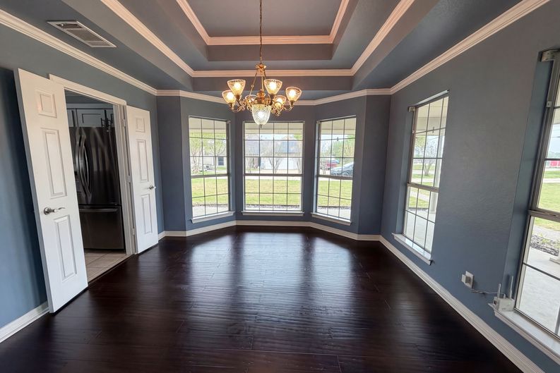 Photo 9 of 22 of 4014 Ovilla Rd, Waxahachie, TX