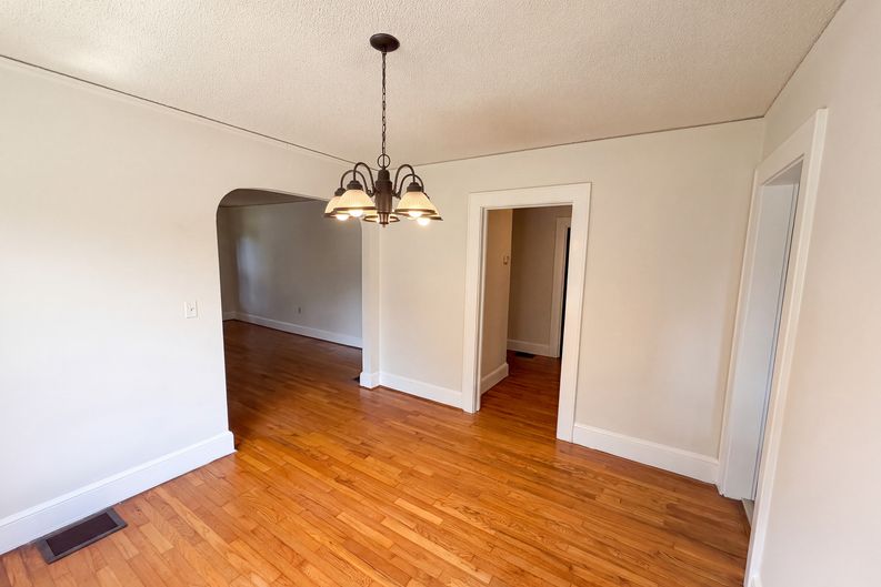 Photo 7 of 16 of 309 E Blue Ridge Dr, Greenville, SC