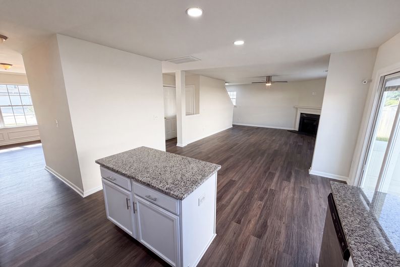 Photo 7 of 26 of 9833 Wardley Dr, Charlotte, NC