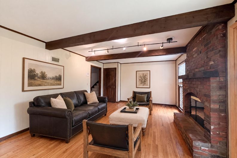 Photo 9 of 27 of 6916 N Overland Dr, Kansas City, MO