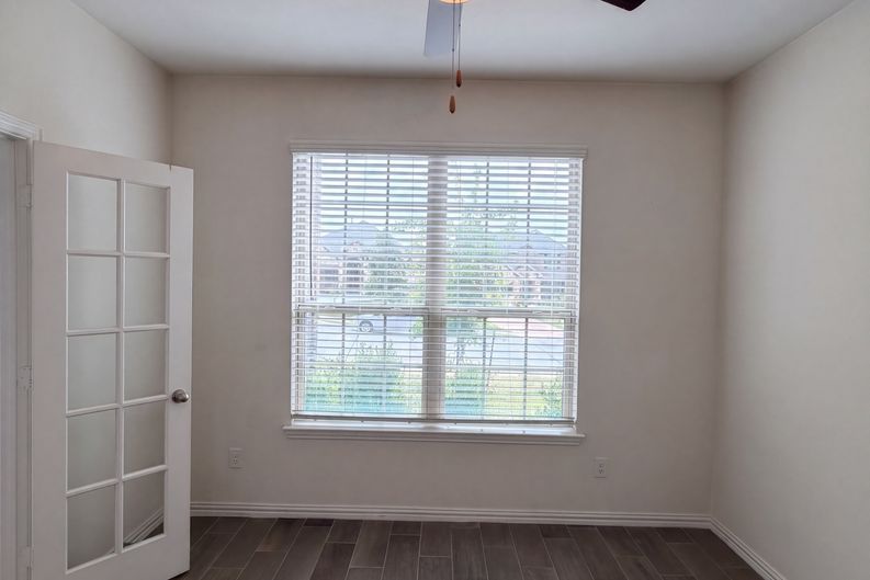 Photo 11 of 27 of 1421 Prairie Lake Ct, Carrollton, TX