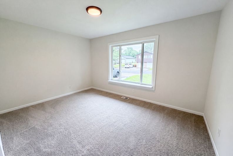 Photo 12 of 27 of 1695 Abell St, Maplewood, MN
