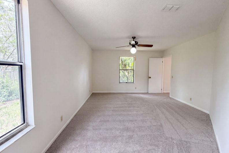 Photo 10 of 19 of 6320 Ian Chad Dr E, Jacksonville, FL