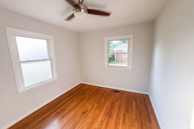 Photo 10 of 17 of 885 Lucas Creek Rd, Newport News, VA