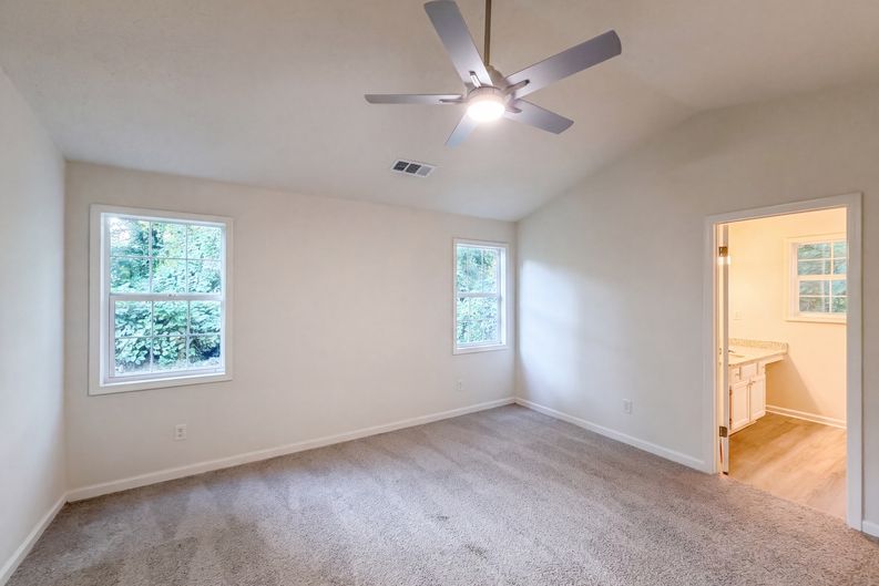 Photo 15 of 22 of 5857 Mistyview Dr, Rex, GA