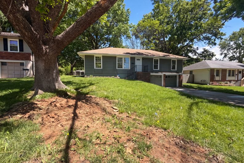 Photo 18 of 21 of 3809 S Drumm Ave, Independence, MO