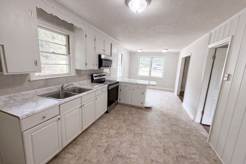 Photo 9 of 20 of 840 Decatur St, West Columbia, SC