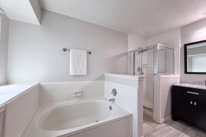 Photo 11 of 19 of 2831 Red Oak Dr, Grand Prairie, TX