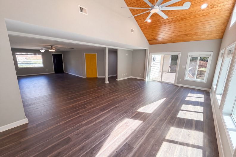 Photo 3 of 29 of 1322 Carolyn Dr, Charlotte, NC
