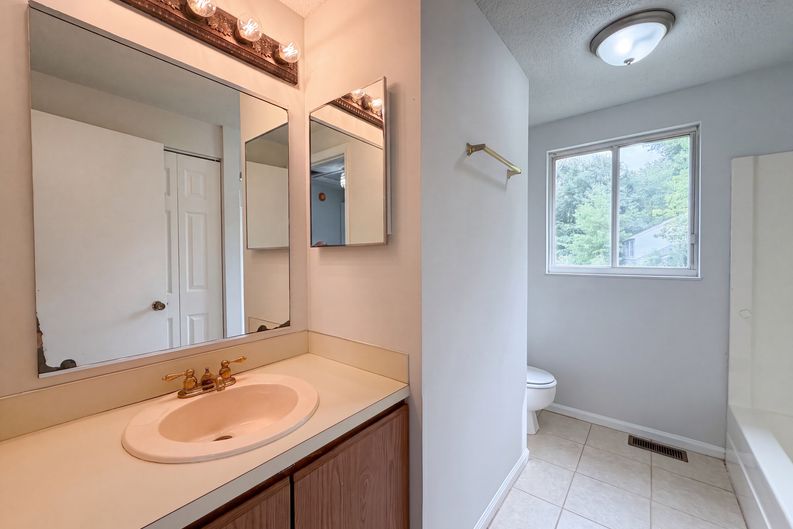 Photo 12 of 20 of 6786 Moss Ct, North Charleston, SC