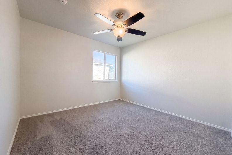 Photo 14 of 16 of 2886 Oakbranch Rdg, New Braunfels, TX