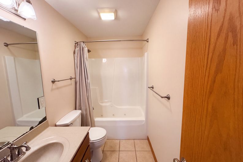Photo 11 of 17 of 1823 Kingsbury Rd, Washington, IL