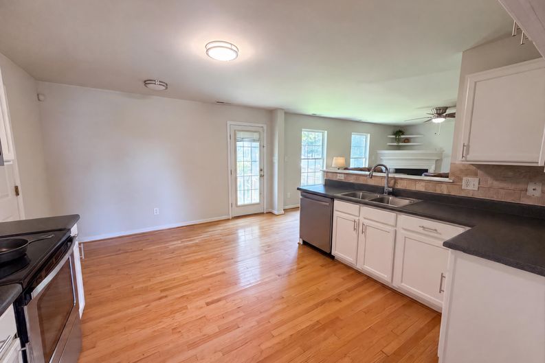 Photo 7 of 19 of 3016 Heather Ridge Dr, Henrico, VA
