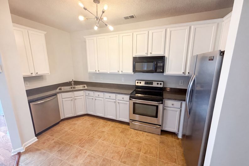 Photo 6 of 20 of 7553 Rutgers Cir, Fairburn, GA